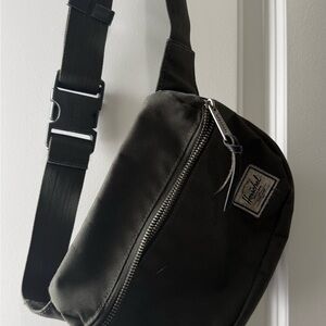 Pre-loved Ivy Green Herschel Belt Bag